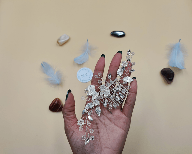 Peigne cheveux mariée feuilles argentés et perles blanches, accessoires de coiffure, bijoux de cheveux, chignon de mariée