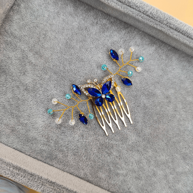 Peigne cheveux doré ou argenté avec papillon, strass bleus et perles 