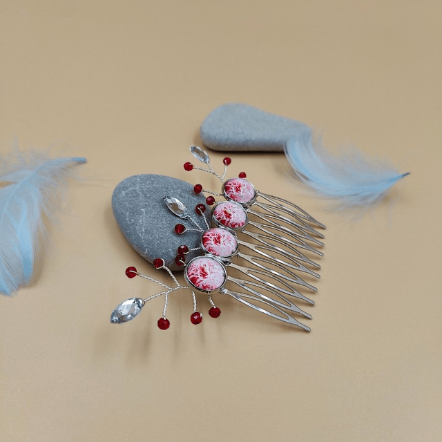 Peigne de cheveux argenté pour mariage avec cabochons bleus rouge ou vert et perles scintillantes
