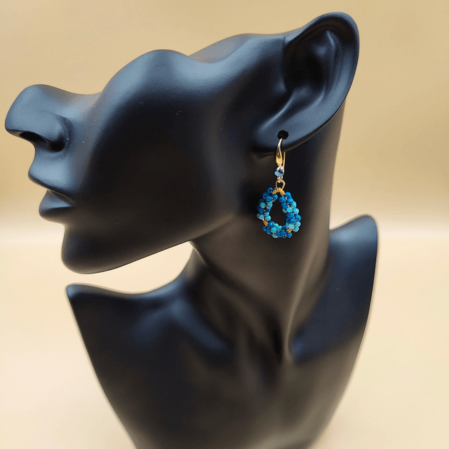 Boucles d’oreilles pendantes en forme de poire avec perles colorées - 2 couleurs disponibles : bleu et rose/beige