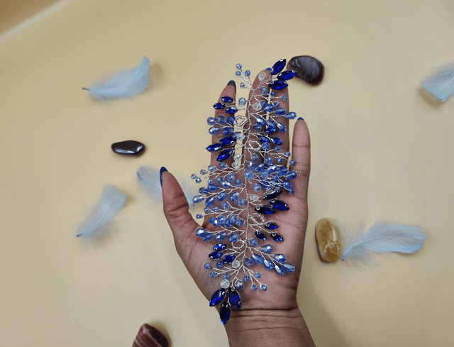 Bandeau de cheveux strass bleu et perles clair, bijou de cheveux pour mariée