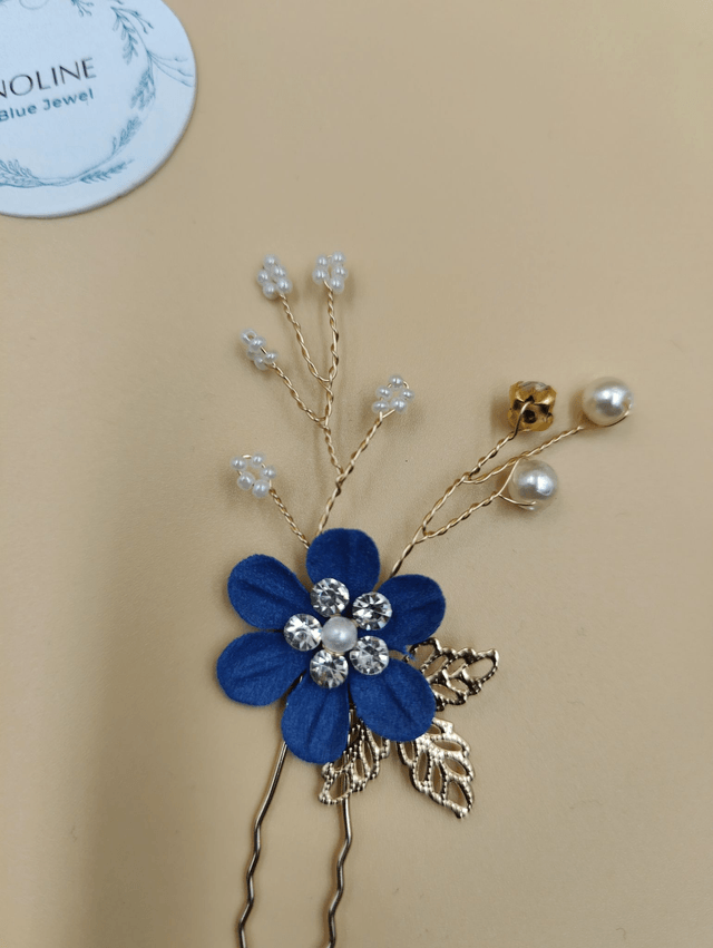 lot de deux modèle d' épingles à cheveux fleurs bleu. Lot de deux pics à cheveux