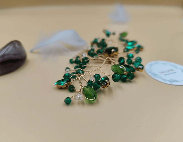 Peigne de cheveux en cristaux vert foncé et perle, accessoire de coiffure avec strass vert