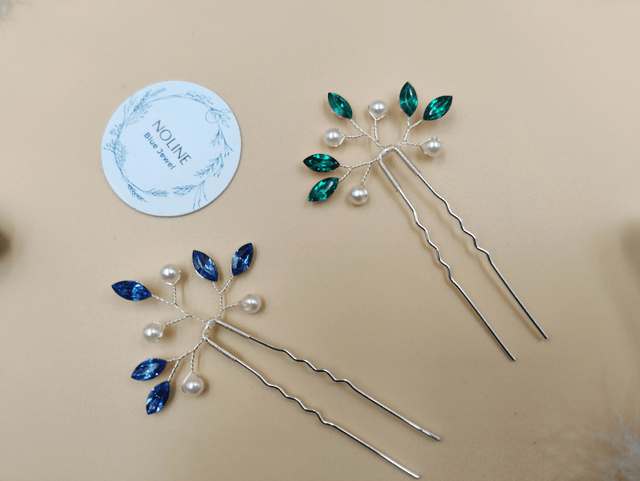 Épingles à cheveux argentées avec strass verts ou bleus et perles - Accessoires faits main élégants