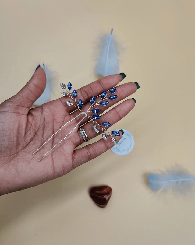 Épingles à cheveux argentées avec strass brillants