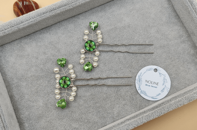 Lot de deux épingles avec perles blanches, cristaux et cabochons en bleu ou vert, perles cheveux cristaux en forme de cœur bleu ou vert