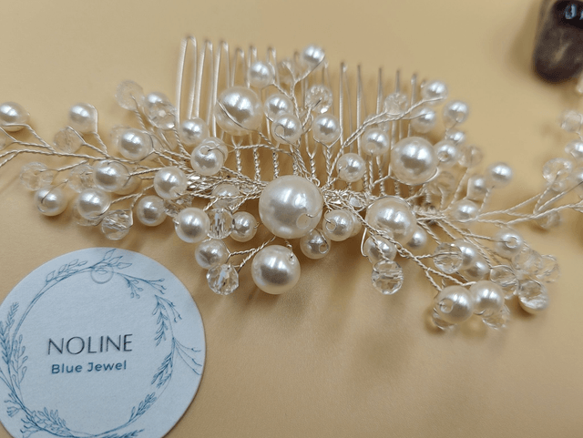 Peigne à cheveux perles et strass clair, bijoux pour chignon, accessoire cheveux blanc, peigne à cheveux fil argenté