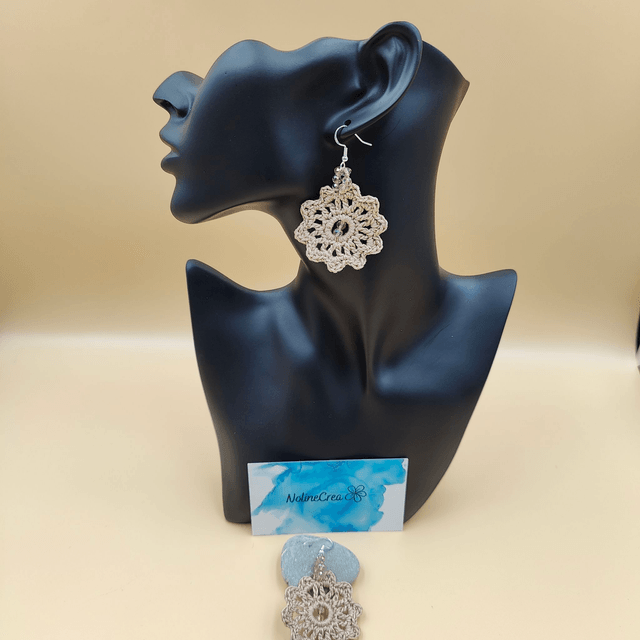 Boucles d’oreilles au crochet avec perles - 6 couleurs disponibles : bleu clair, bleu foncé, vert, rouge, jaune moutarde, beige
