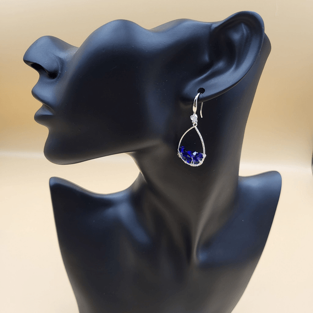 Boucles d’oreilles argentées en forme de goutte d’eau avec perles bleu royal