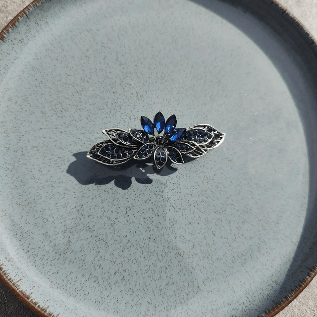 Barrette noire avec strass bleus - Accessoire élégant et sophistiqué pour cheveux