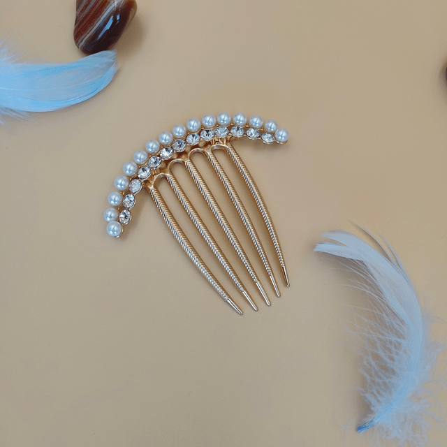 Grand peigne doré avec strass clairs et perles blanches - Accessoire élégant pour coiffure de mariage ou soirée