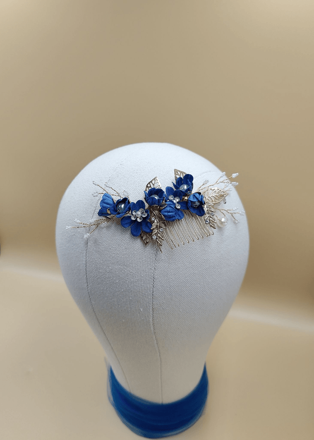 Peigne cheveux fleurs bleu clair, bijou cheveux motif fleurs et feuilles doré, accessoire de coiffure pour mariée