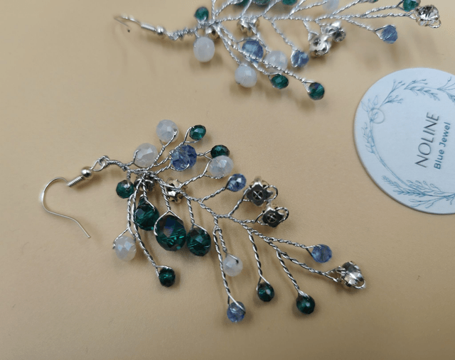 boucles d'oreilles pendantes strass rond bleu, vert et argent