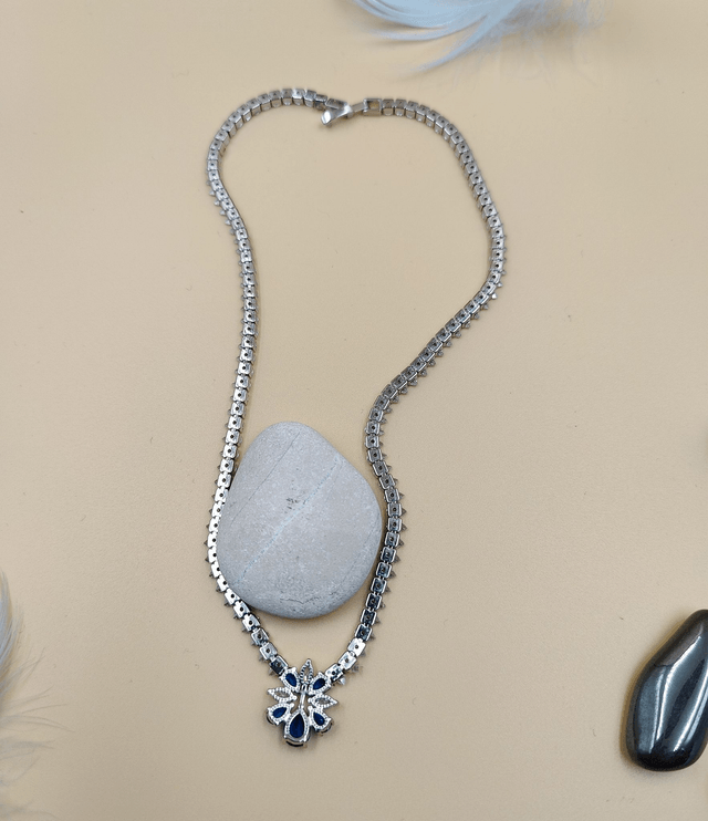 Collier fleur bleu saphir et cristaux clair effet diamant, collier de mariage