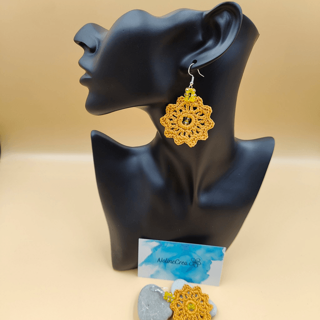 Boucles d’oreilles au crochet avec perles - 6 couleurs disponibles : bleu clair, bleu foncé, vert, rouge, jaune moutarde, beige