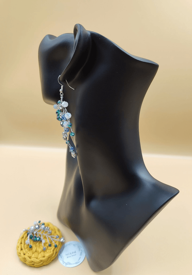 Boucles d'oreilles pendante strass bleu et perles de cristaux
