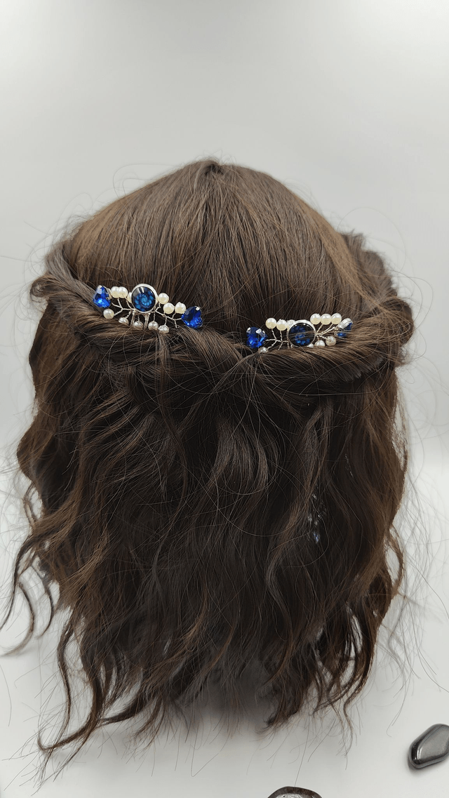 Lot de deux épingles avec perles blanches, cristaux et cabochons en bleu ou vert, perles cheveux cristaux en forme de cœur bleu ou vert