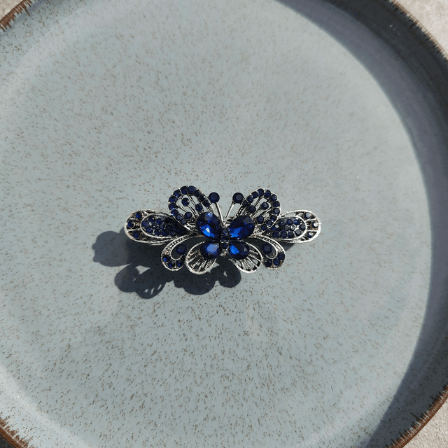 Barrette noire en forme de papillon avec strass bleus - Accessoire élégant et raffiné pour cheveux