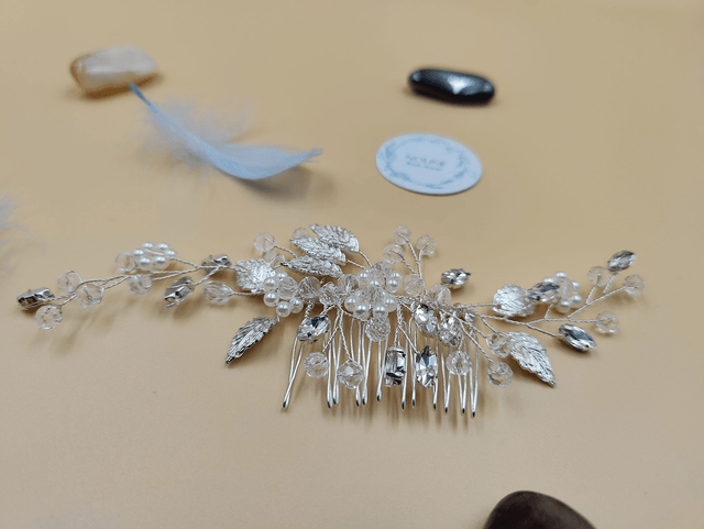 Peigne cheveux mariée feuilles argentés et perles blanches, accessoires de coiffure, bijoux de cheveux, chignon de mariée