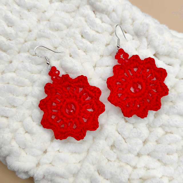 Boucles d’oreilles au crochet avec perles - 6 couleurs disponibles : bleu clair, bleu foncé, vert, rouge, jaune moutarde, beige