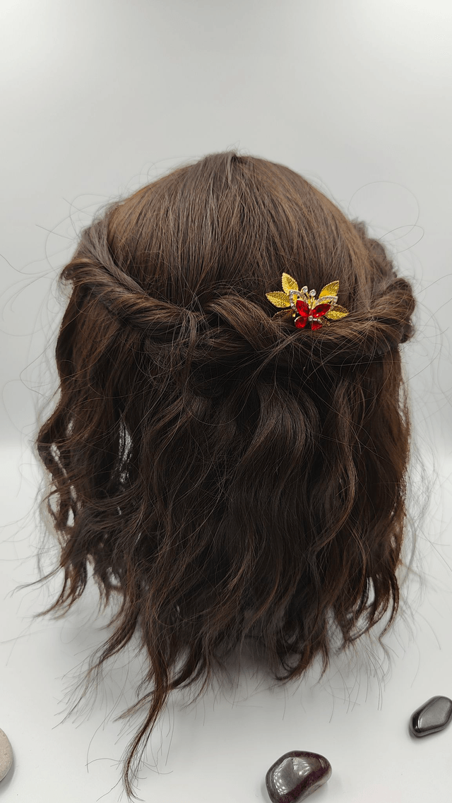 Petit peigne à cheveux dorée élégant, bijoux papillon dorée de couleur et feuilles scintillantes