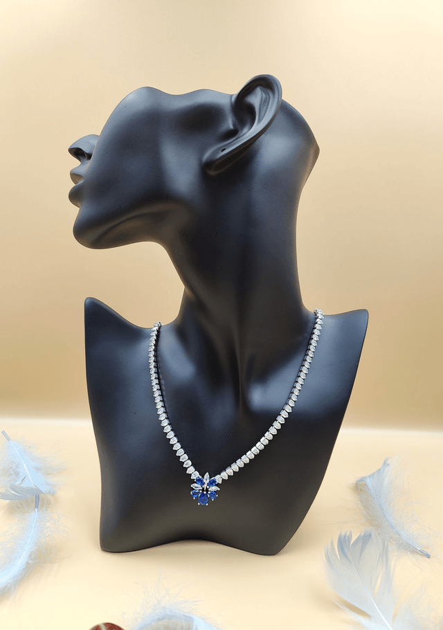 Collier fleur bleu saphir et cristaux clair effet diamant, collier de mariage
