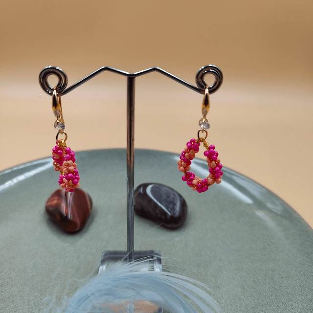 Boucles d’oreilles pendantes en forme de poire avec perles colorées - 2 couleurs disponibles : bleu et rose/beige