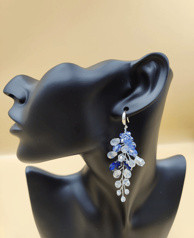Boucles d'oreilles pendante strass bleu et perles de cristaux