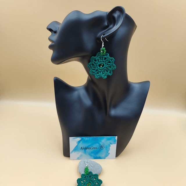 Boucles d’oreilles au crochet avec perles - 6 couleurs disponibles : bleu clair, bleu foncé, vert, rouge, jaune moutarde, beige