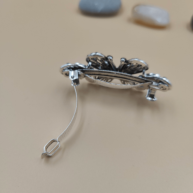Barrette noire en forme de papillon avec strass bleus - Accessoire élégant et raffiné pour cheveux