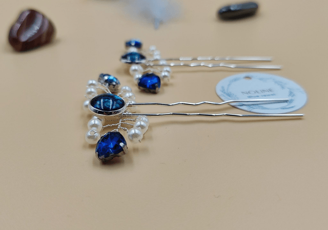 Lot de deux épingles avec perles blanches, cristaux et cabochons en bleu ou vert, perles cheveux cristaux en forme de cœur bleu ou vert
