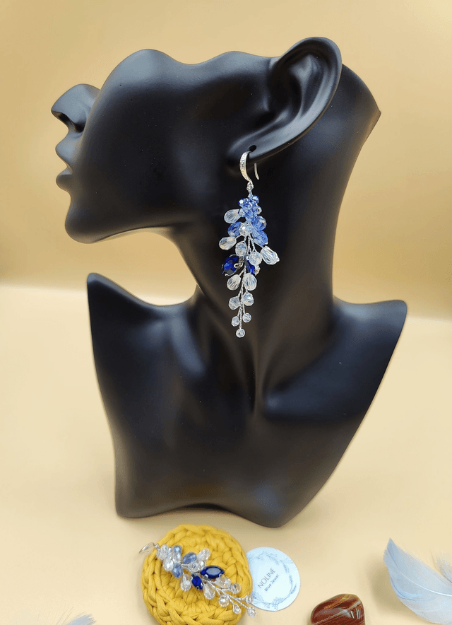 Boucles d'oreilles pendante strass bleu et perles de cristaux