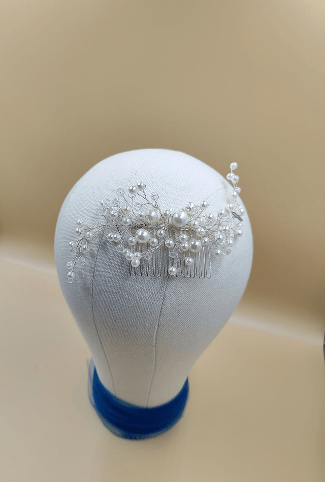 Peigne à cheveux perles et strass clair, bijoux pour chignon, accessoire cheveux blanc, peigne à cheveux fil argenté