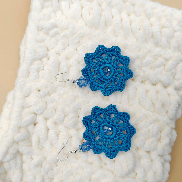 Boucles d’oreilles au crochet avec perles - 6 couleurs disponibles : bleu clair, bleu foncé, vert, rouge, jaune moutarde, beige