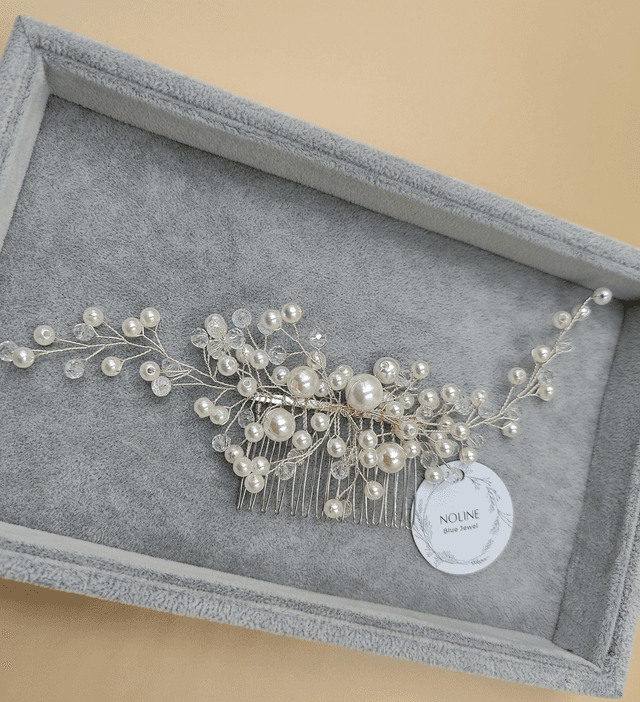 Peigne à cheveux perles et strass clair, bijoux pour chignon, accessoire cheveux blanc, peigne à cheveux fil argenté